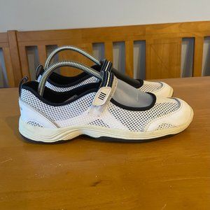Lands End White Blue Mesh Mary Jane Sneakers 8 B hook and loop closure